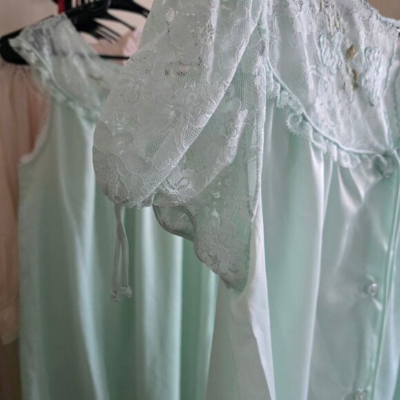 Blue Lace Trim Short Sleeve Button Front M - Picture 13 of 16